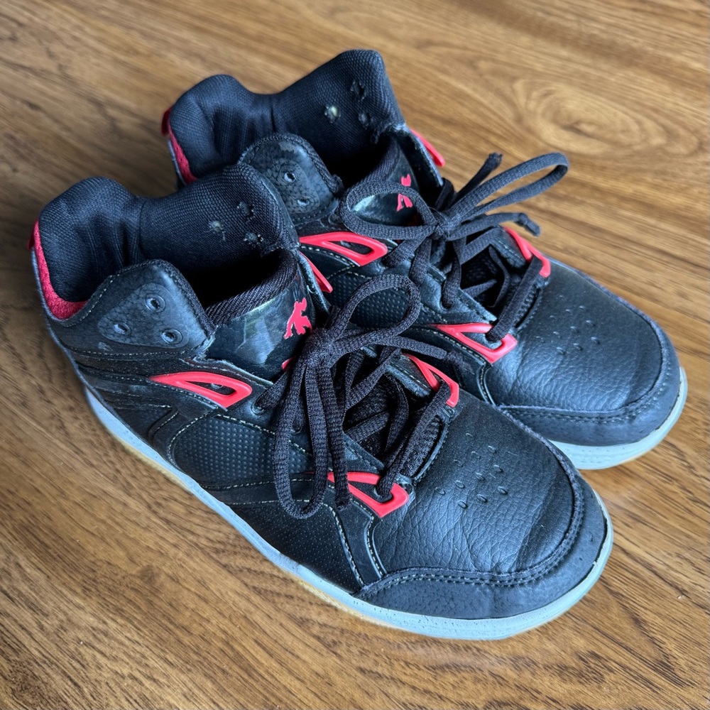 And1 Low Profile Basketball Sneakers, Big Kids Size 4, Black and Red, Boys Shoes